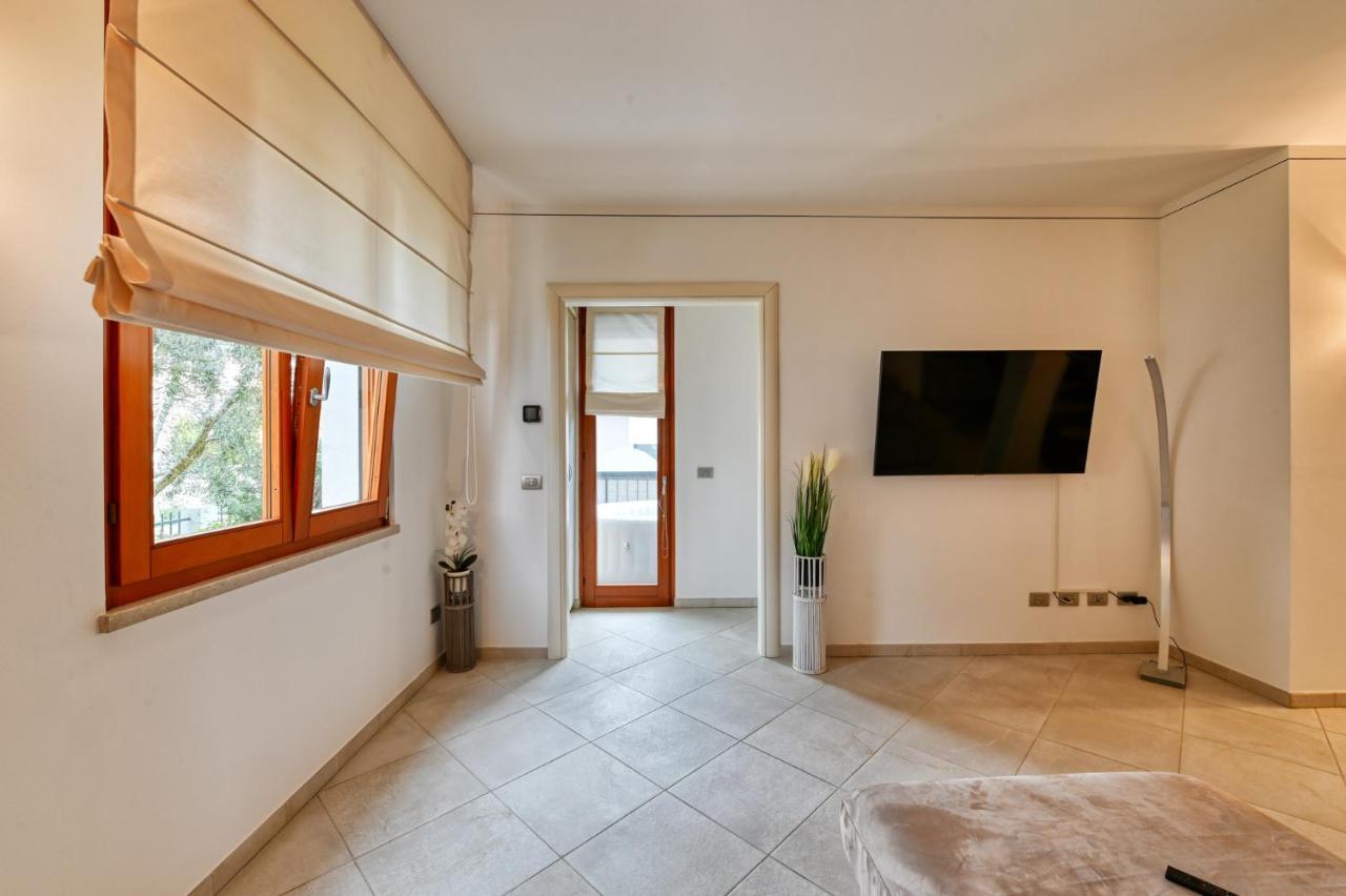 Pearl House - Sirmione Holiday - Jacuzzi Privata Екстер'єр фото